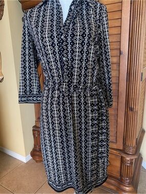 Max Studio Black and Cream Geometric-Print Long Sleeve Midi Dress